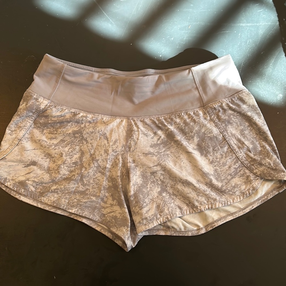 LuluLemon Speed-Up Short, Size 6, 4 Inseam.